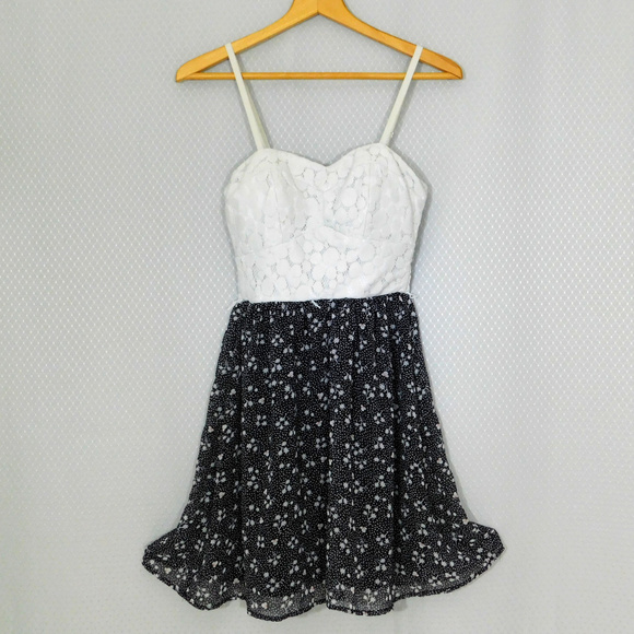 minnie rocks the dots dress